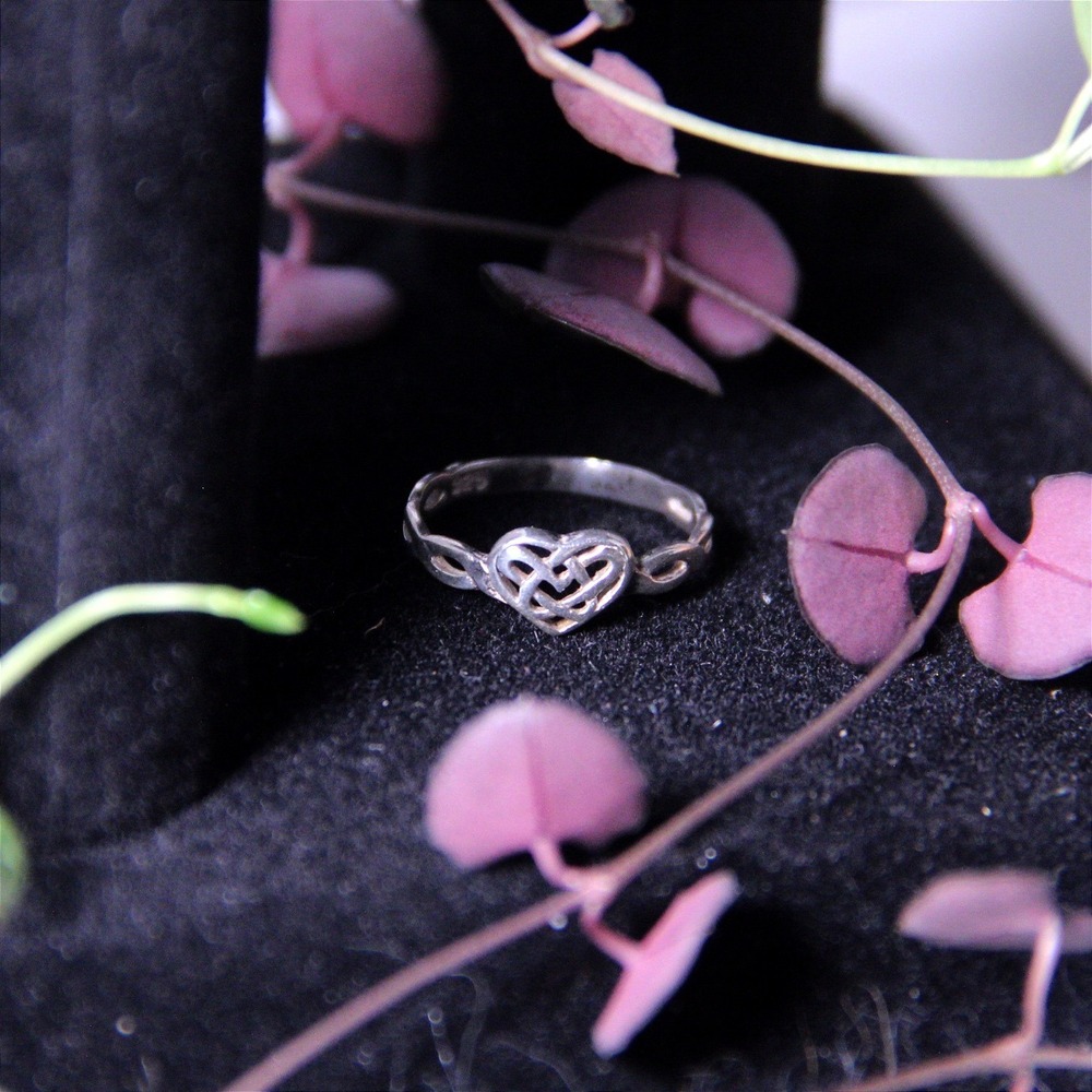 Celtic Heart Ring Sterling Silver 925 Irish Knot Infinity Band Size 6.25‎
